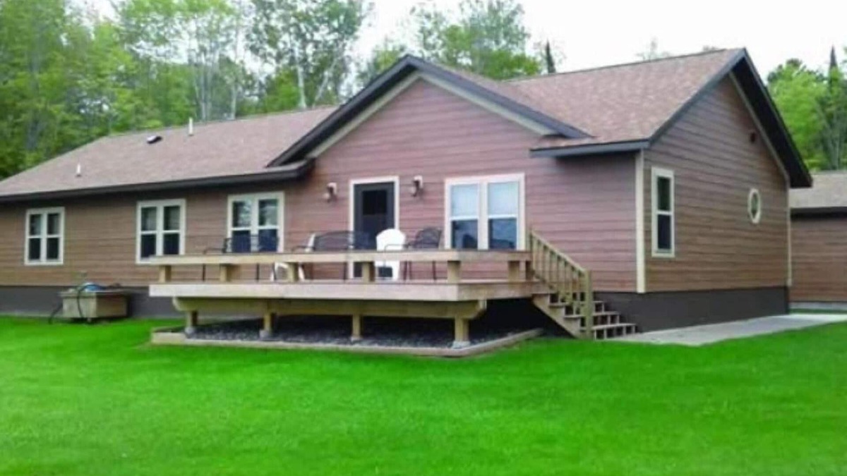 Ashland Cabin | River Rock Cottage Is Located On The Shore Of Lake Superior On Chequamegon Bay.