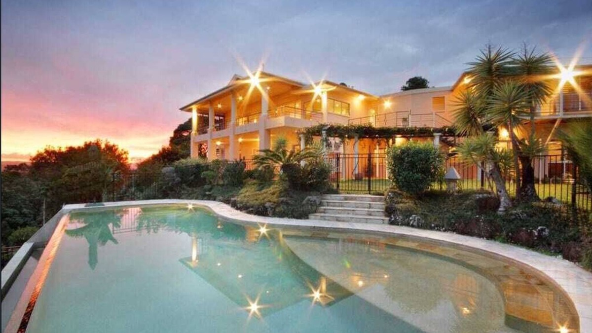 Maroochy River Resort | River Rock Retreat Maroochy. Sunshine Coast Hinterland 10 acre resort style