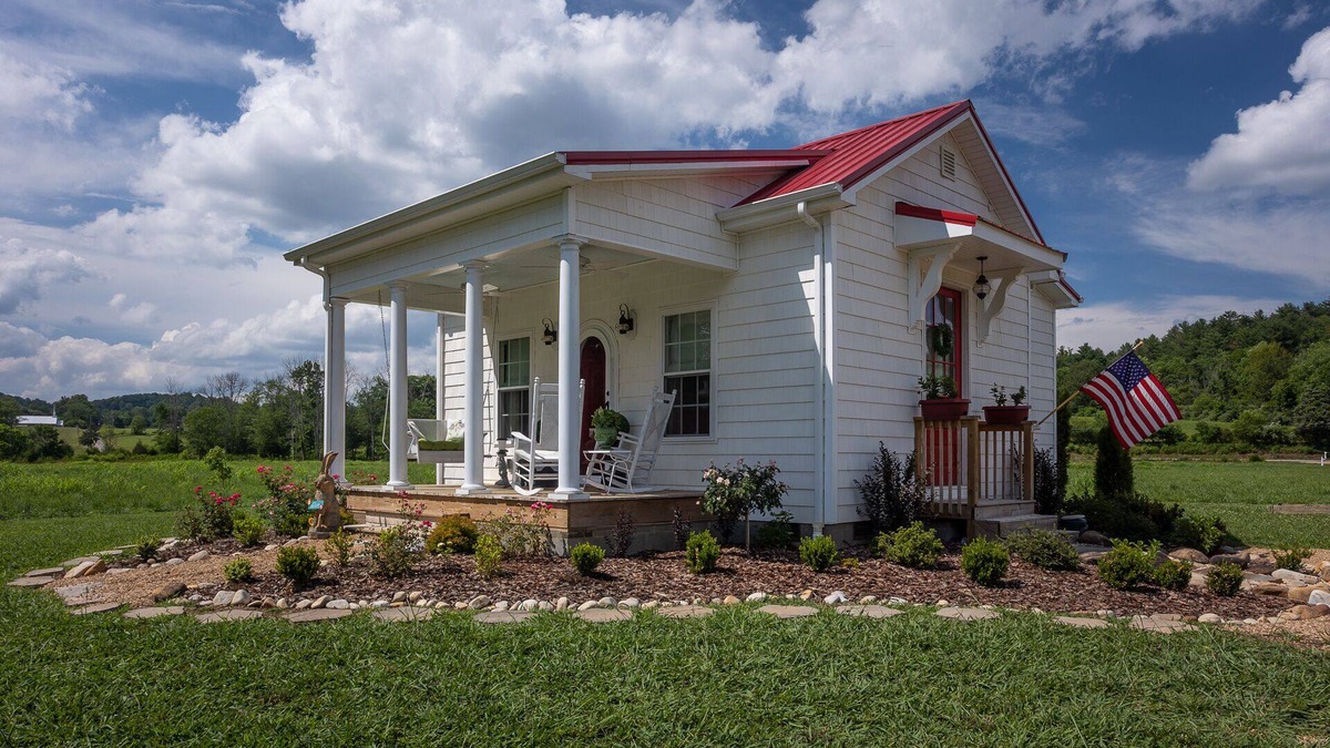 Bristol House | River Rose Cottage, 400ft S. Holston River frontage perfect for couples/anglers