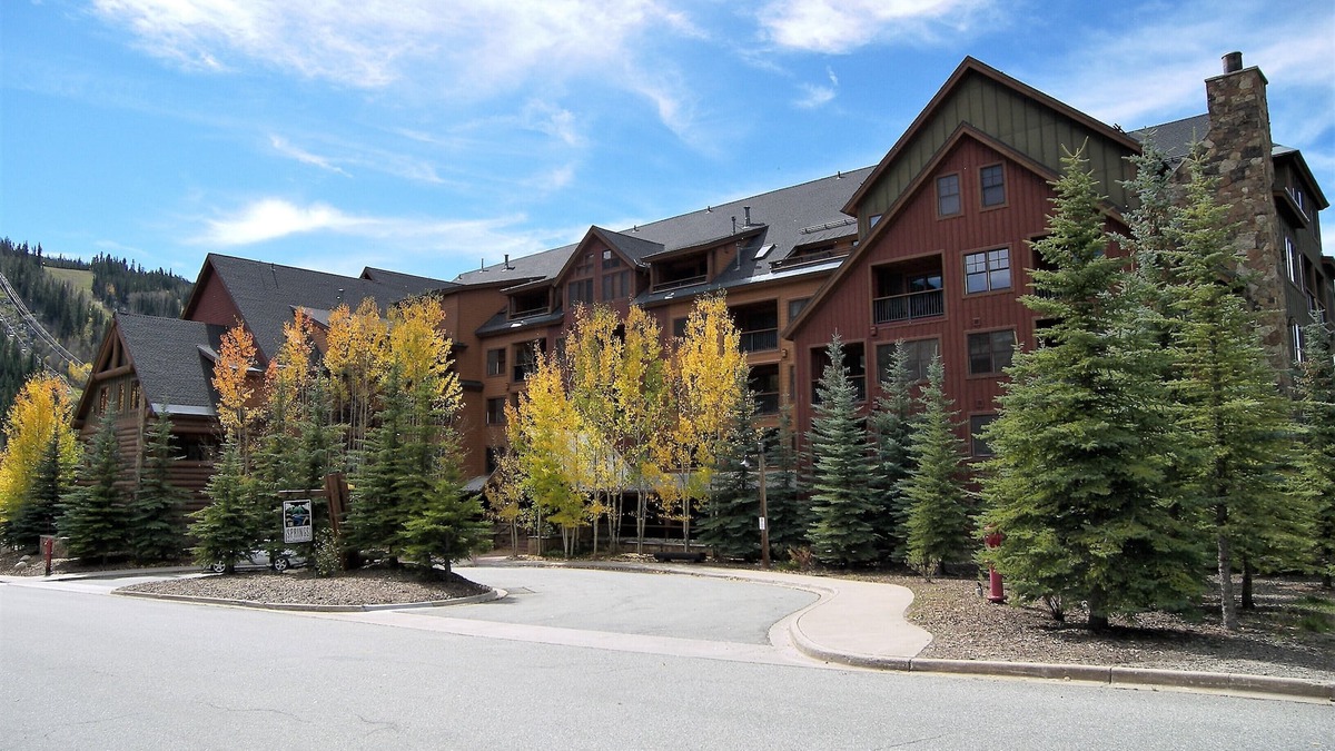 River Run Condo | River Run Village Walk To Gondola Pool Hot Tubs Restaurants and Shops DELUXE