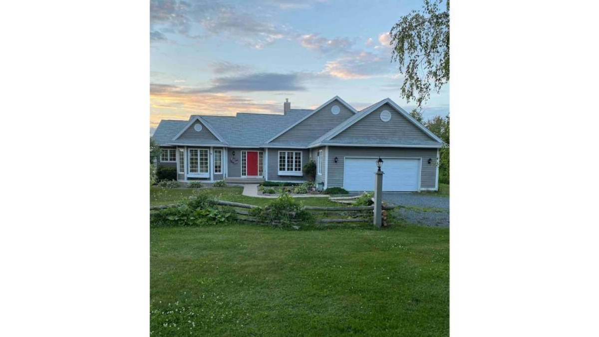 Kingsclear Cottage | River’s Edge Cottage