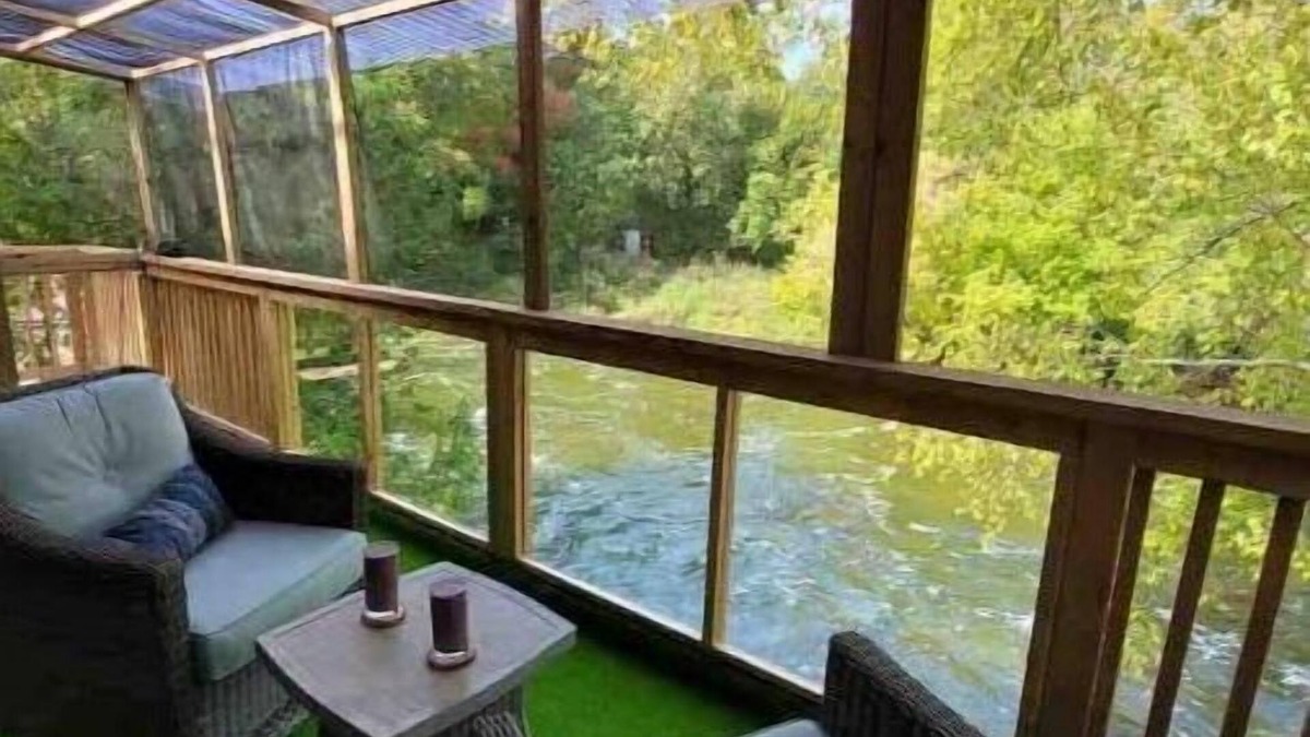 Brock Cabin | River’s Edge Cozy Retreat