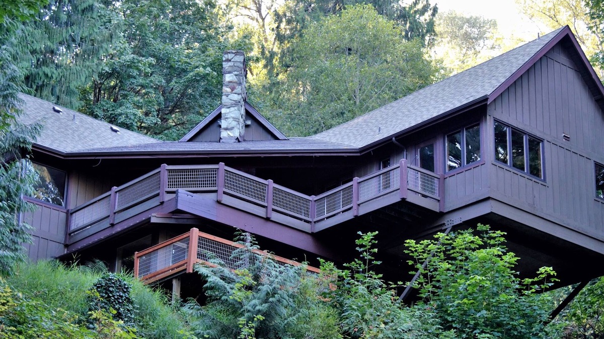 Fall City Ski Chalet | River's Edge Retreat by North Bend Escapes