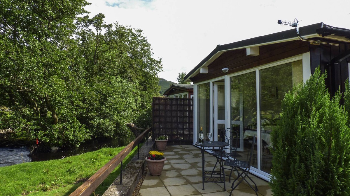 Llangynog Cottage | RIVER'S NOOK, pet friendly, with a garden in Llangynog