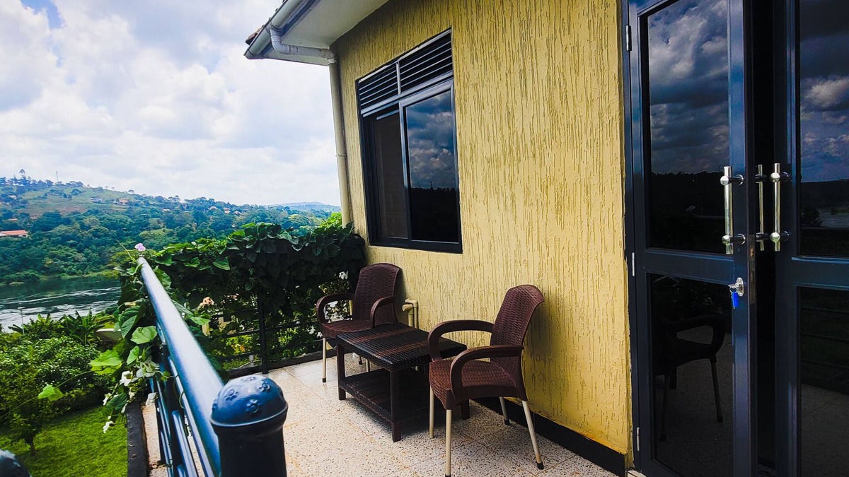 Jinja House | River-side eden in Bujjowali, jinja with River view, near town and pet friendly