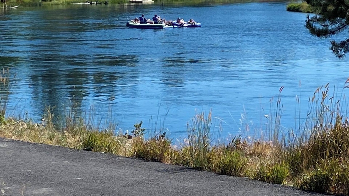 Three Rivers House | River/Ski Home on Deschutes River, 2 bedroom-sleeps 5, 26 miles to Mt. Bachelor.