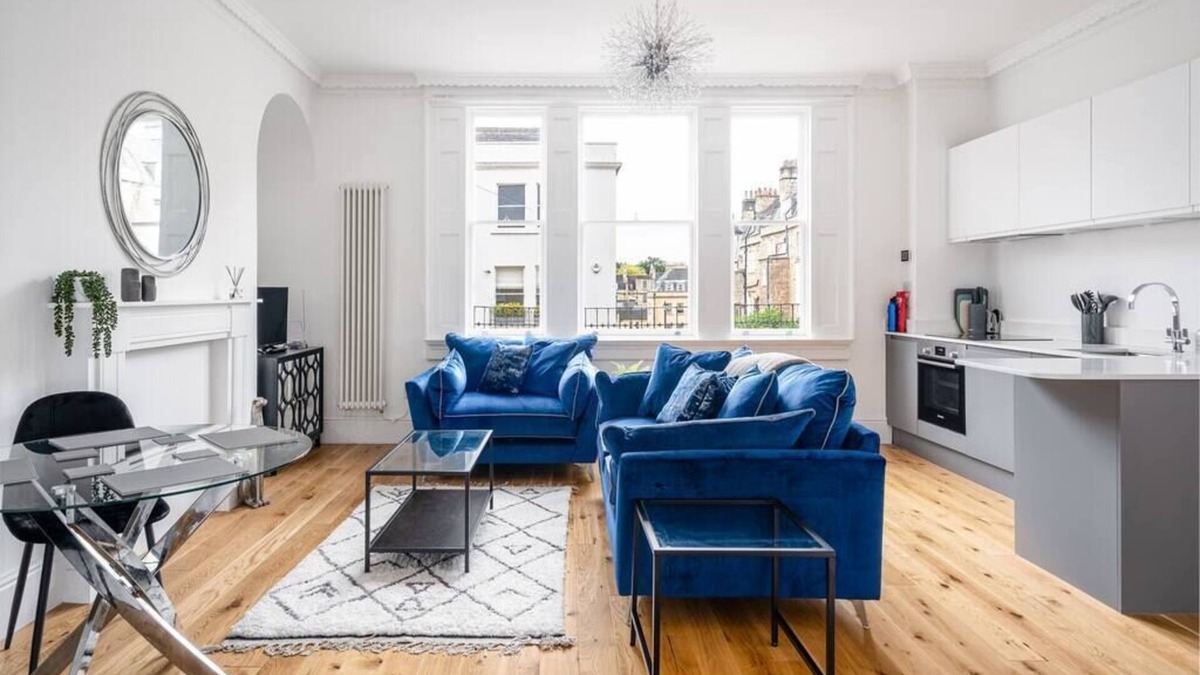 Upper Town Apartment | River Street View Sum