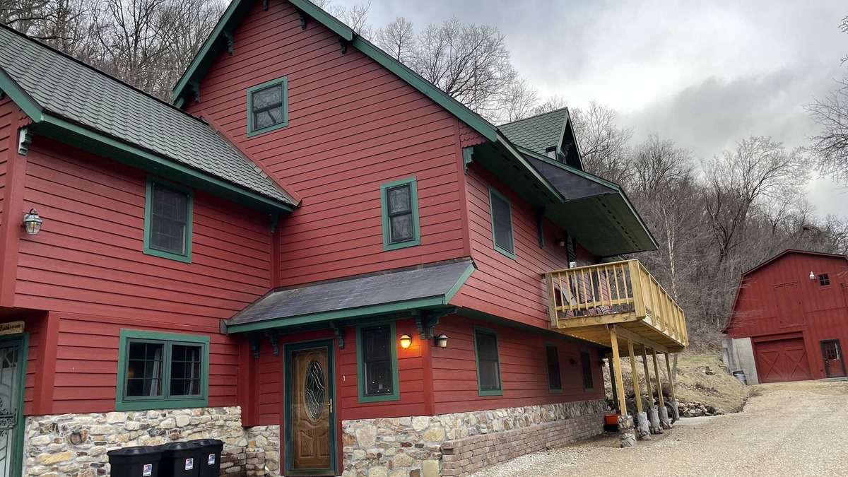 Lansing House | River Valley Cabin