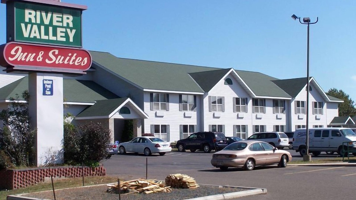 Osceola Hotel | River Valley Inn & Suites