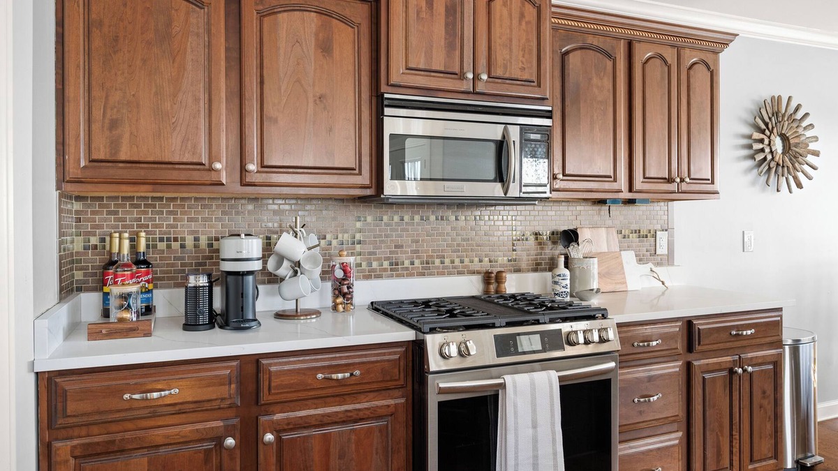 Jeffersonville House | River View - 3 King Beds - Modern -Bourbon Trail