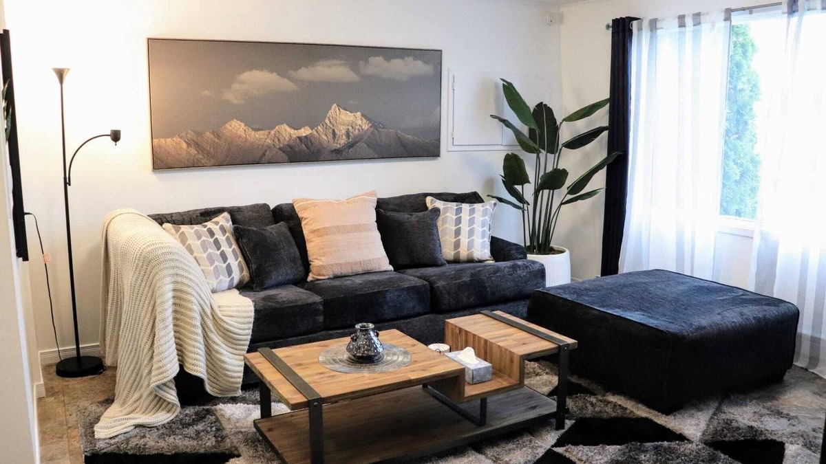 St. Stephen House | River View by the Border, stylish cozy centrally located in downtown St Stephen!