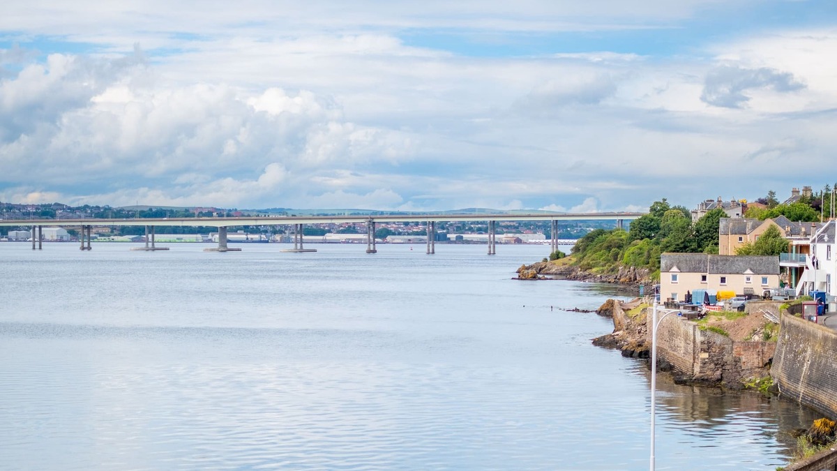 Newport-On-Tay Cottage | River View Cottage with Hot Tub, nr St Andrews