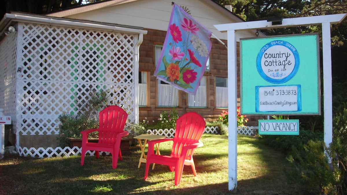 Gold Beach Cottage | River View Country Cottage