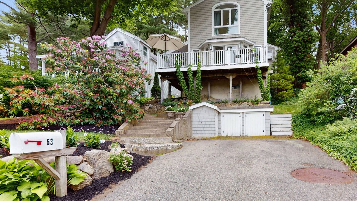 Gloucester House | River view home w/deck, river access, near beaches and train