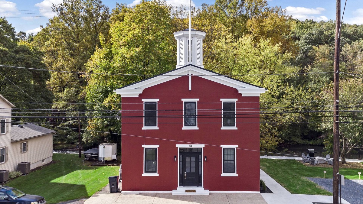 Port Clinton Apartment | River view in Port Clinton! Minutes from Hawk Mountain, Cabela's!