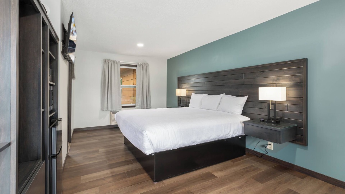 Aitkin Hotel | River View | Modern Lodge | WiFi | Pets OK!