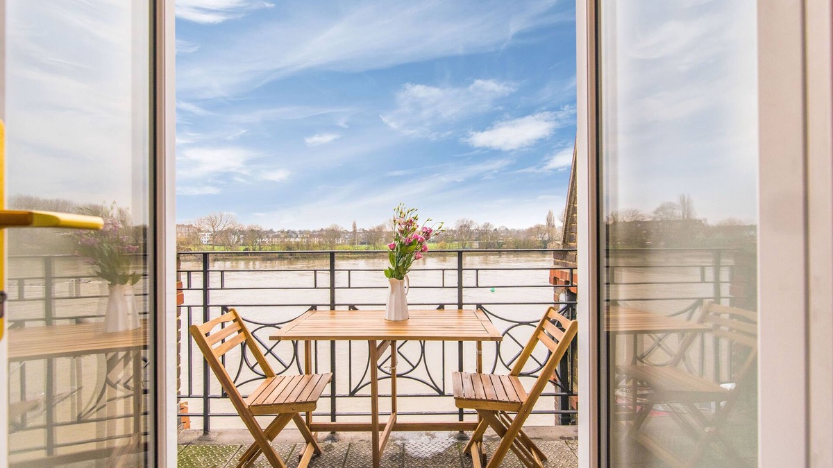 Hammersmith Apartment | River View, Penthouse Apartment, Zone 2, Hammersmith, London, 2 Bedrooms 2 Bath