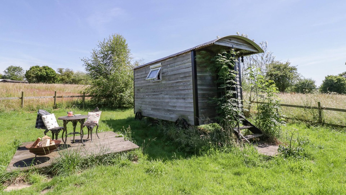 Newport Cottage | RIVER VIEW, pet friendly, with a garden in Newport, Shropshire