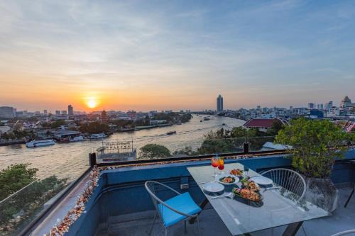 Talat Noi House | River View Residence