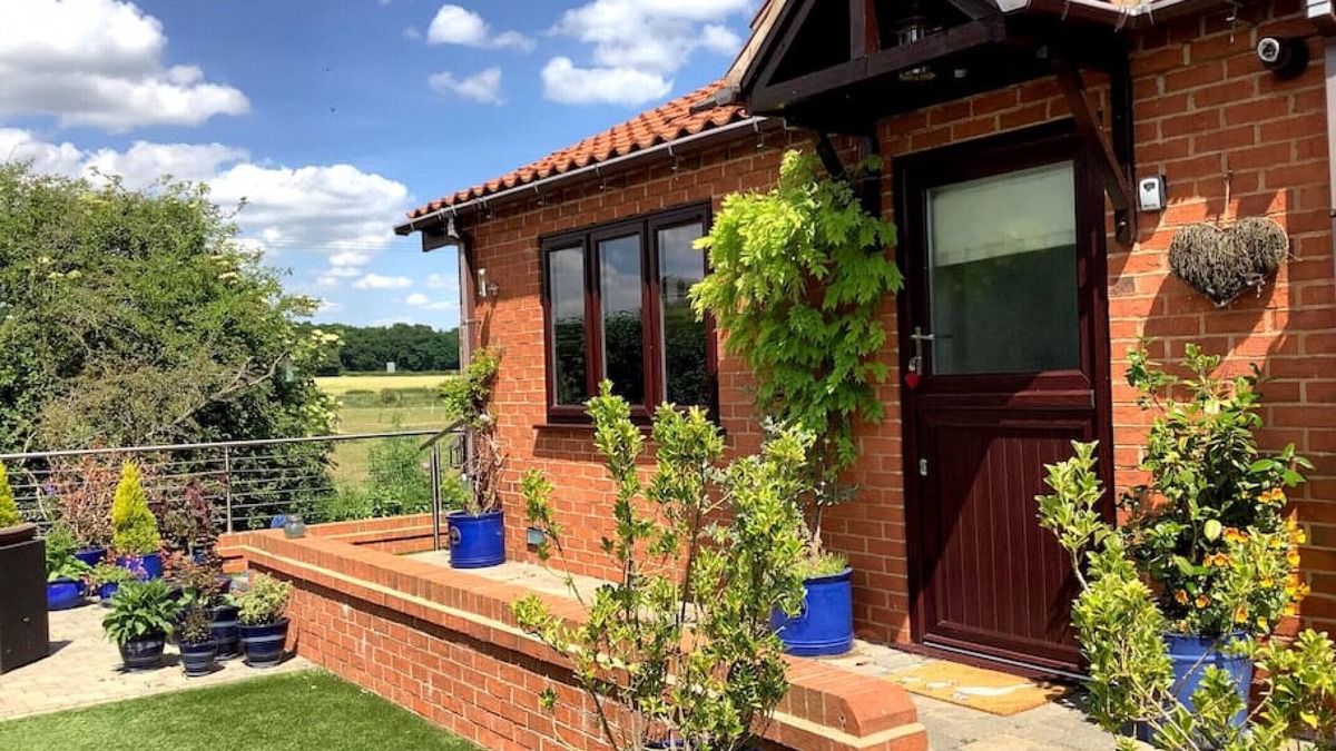 Ollerton Cabin | River View · River Maun Studio Cottages