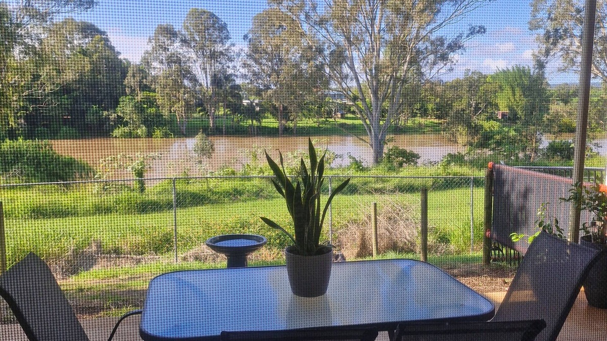 Waterford House | River View Townhouse centrally located between Brisbane & the Gold Coast.