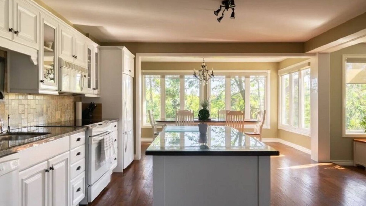 St. Catharines House | River Views | Pool Table | EV Charger | Hiking Trails | Near Niagara Falls