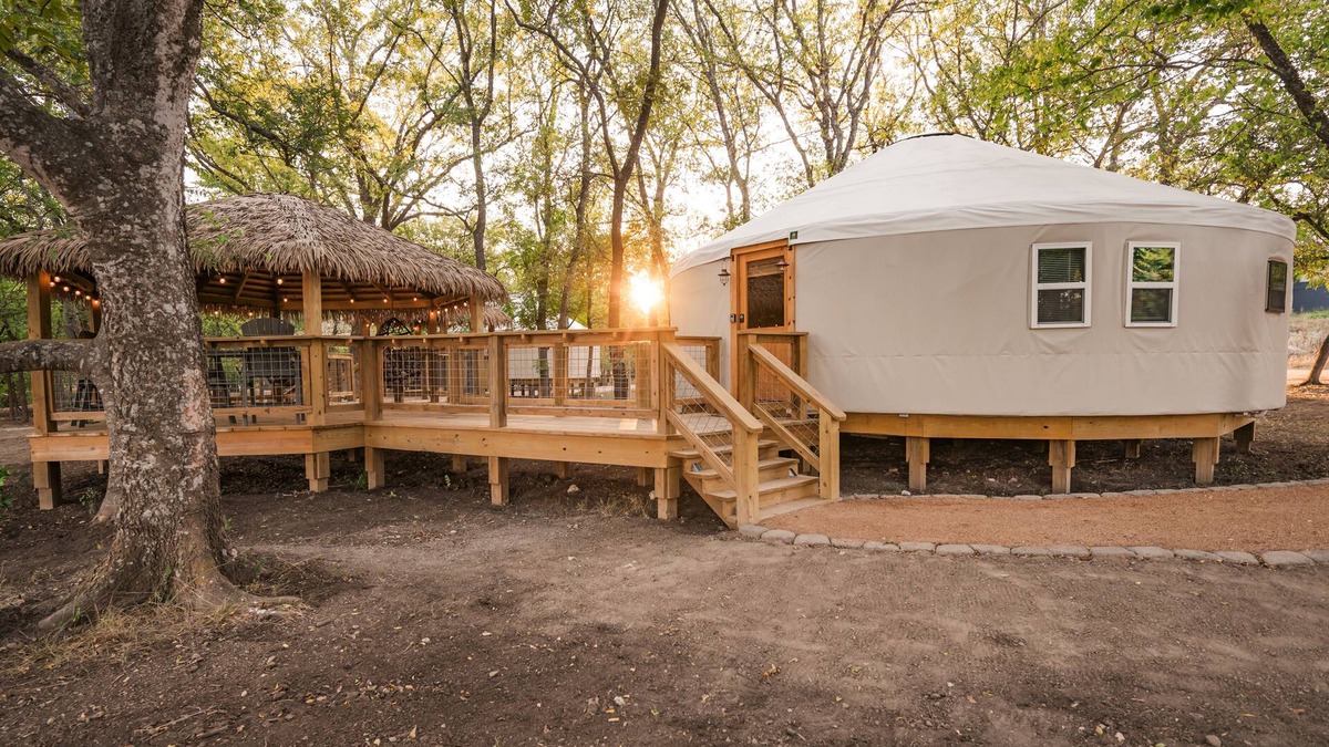 Bandera Cabin | River Yurt Village/Medina River/Hot Tub/Close to Downtown/Hoot Owl