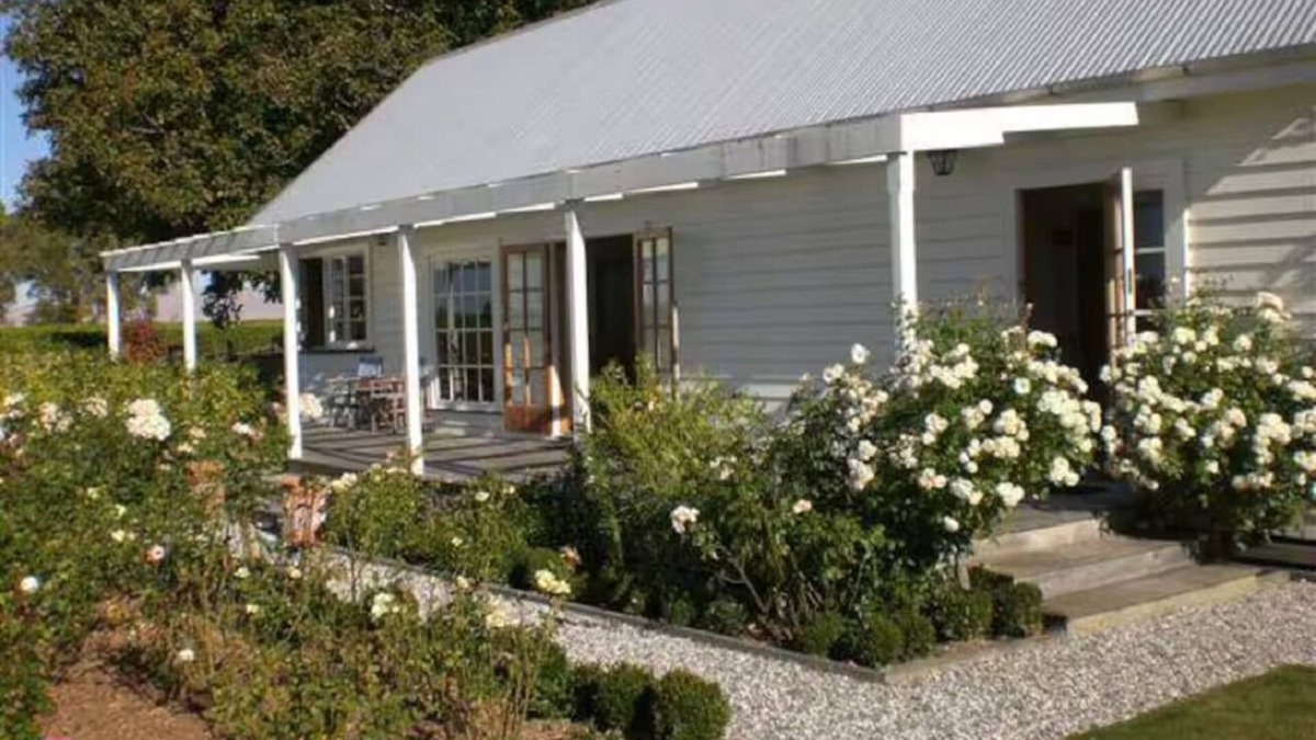 Blenheim Cottage | Riverbank Cottage