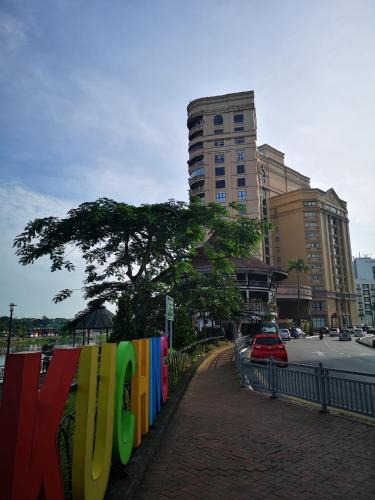 Kampung Surabaya Apartment | Riverbank Suites Kuching Waterfront