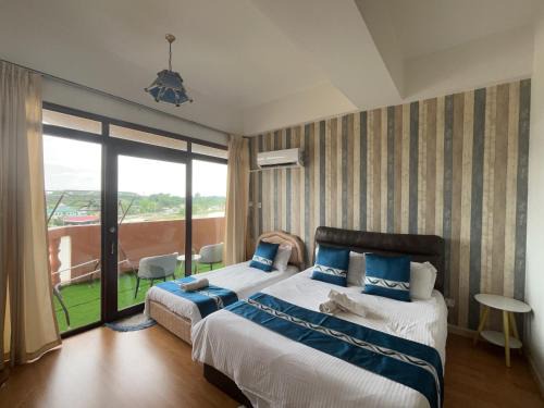 Kampung Surabaya Apartment | Riverbank suites waterfront 507