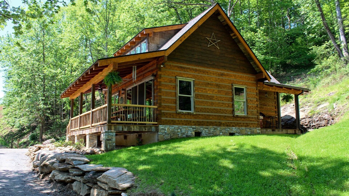 Waynesville Cabin | Riverbend Cabin! A Luxurious New Private Waterfront Log Cabin.