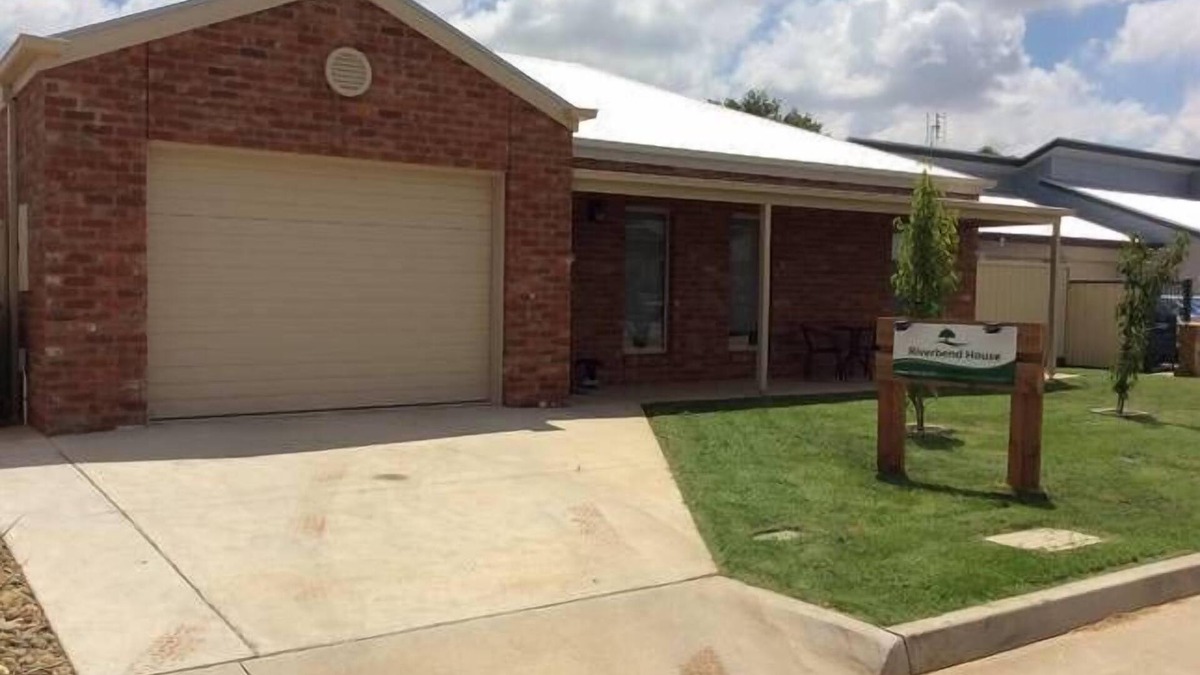 Swan Hill House | Riverbend House -tranquil relaxing getaway