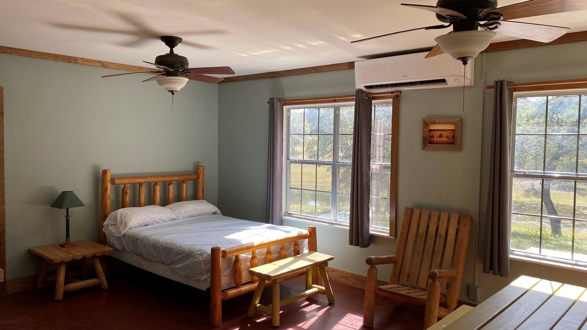 Concan Cabin | Riverbend on the Frio Cabin 4