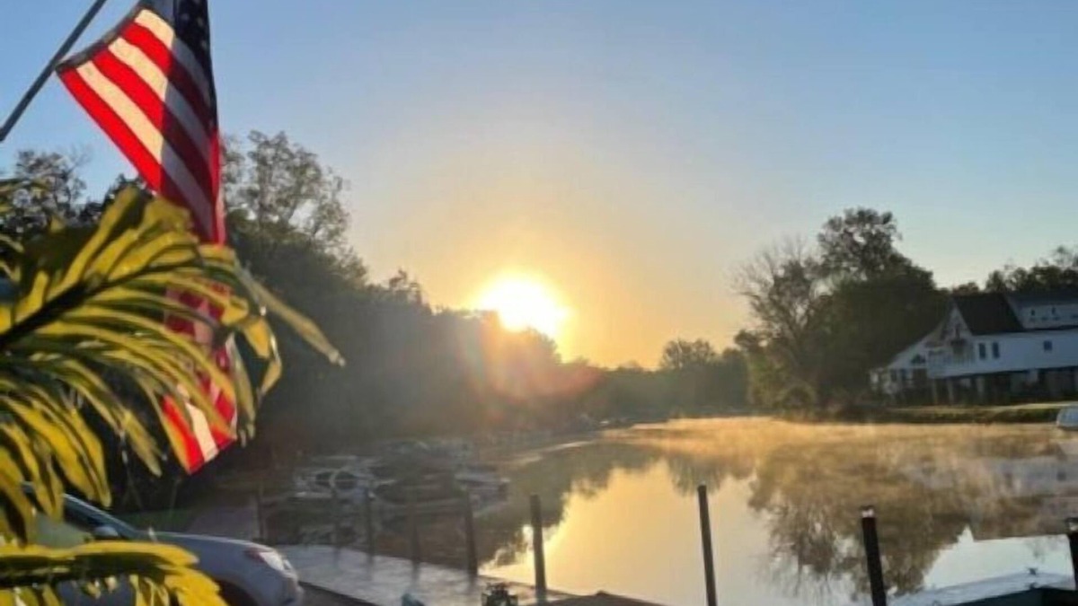 Vermilion House | RIVERBEND RETREAT LOWER UNIT WATERFRONT W/HOT TUB OPEN YEAR ROUND