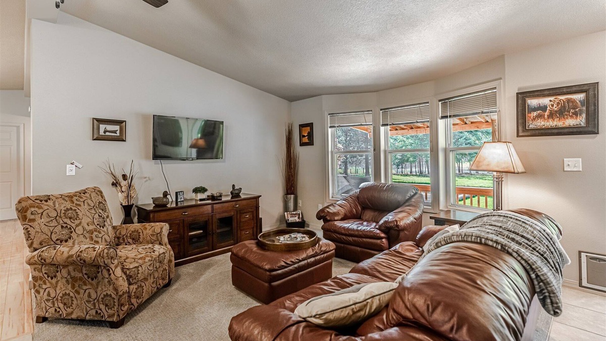 Riverbend House | ⭐️ Riverbend Retreat ⭐️ Riverfront⭐️Relax by the fire