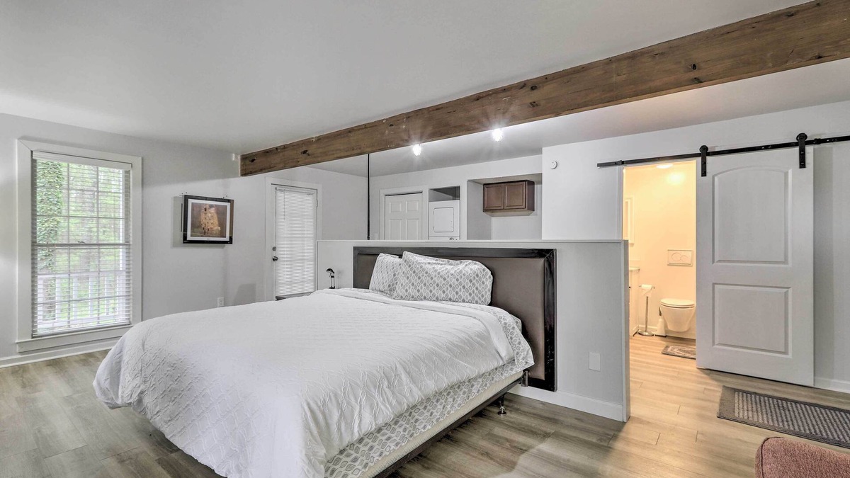 Riverdale Apartment | Riverdale Studio ~ 18 Mi to Downtown Atlanta!