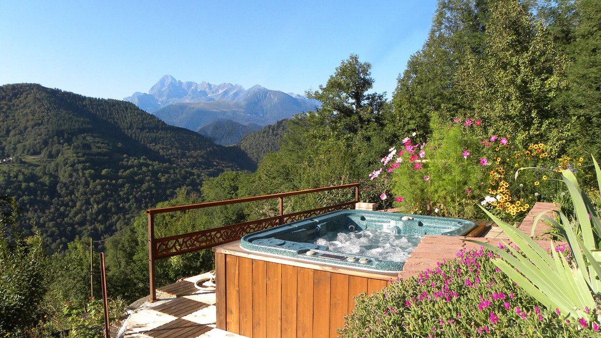 Riverenert Cottage | Riverenert: average house south mountain