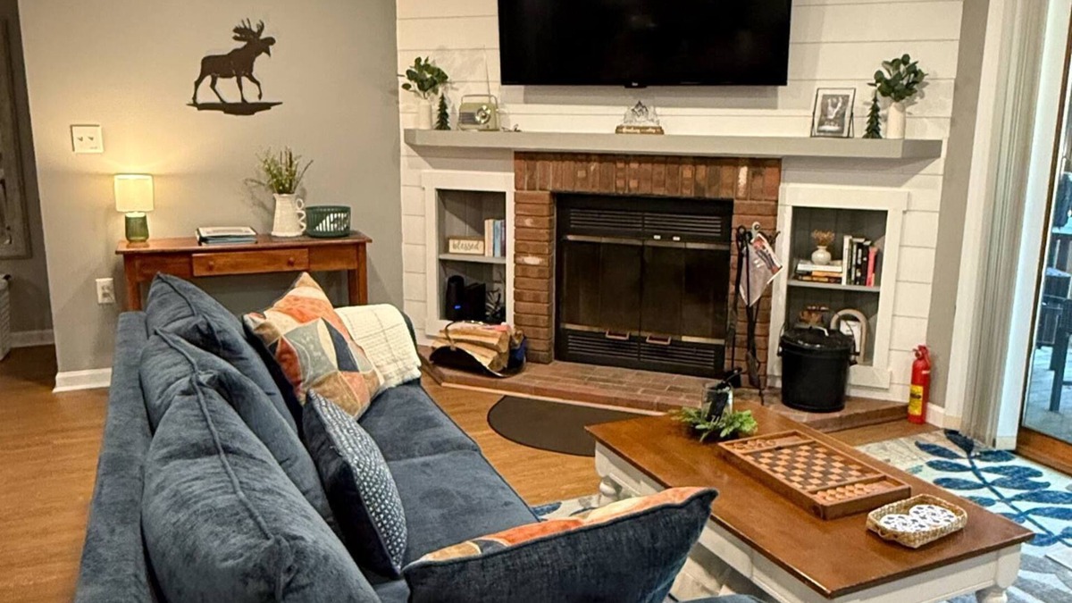 North Woodstock Condo | Riverfront 1st FL 2BR/2BA Condo at Deer Park – Mins to Loon, Foliage & Skiing!