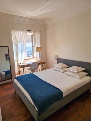 Linda-a-Velha Apartment | Riverfront 2 Bedrooms with Balcony