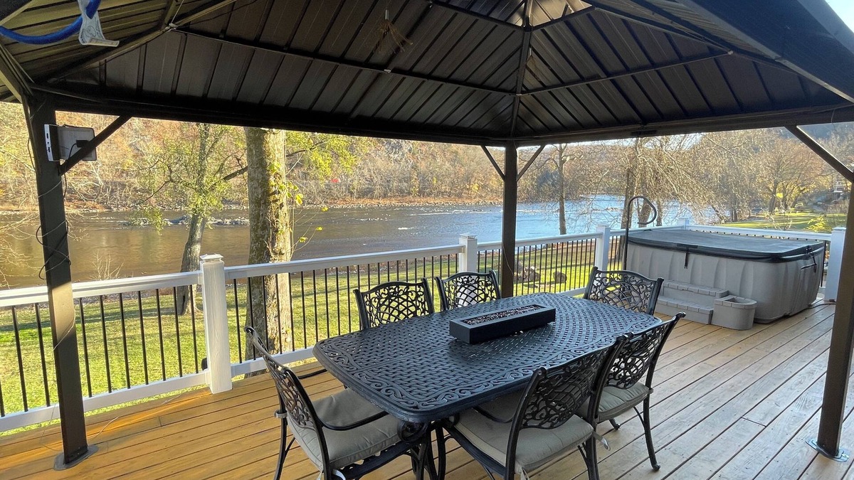 Martins Creek House | Riverfront 3-bedroom house
