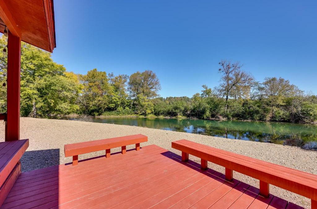 Mount Ida House | Riverfront Arkansas Abode - Furnished Deck and Grill