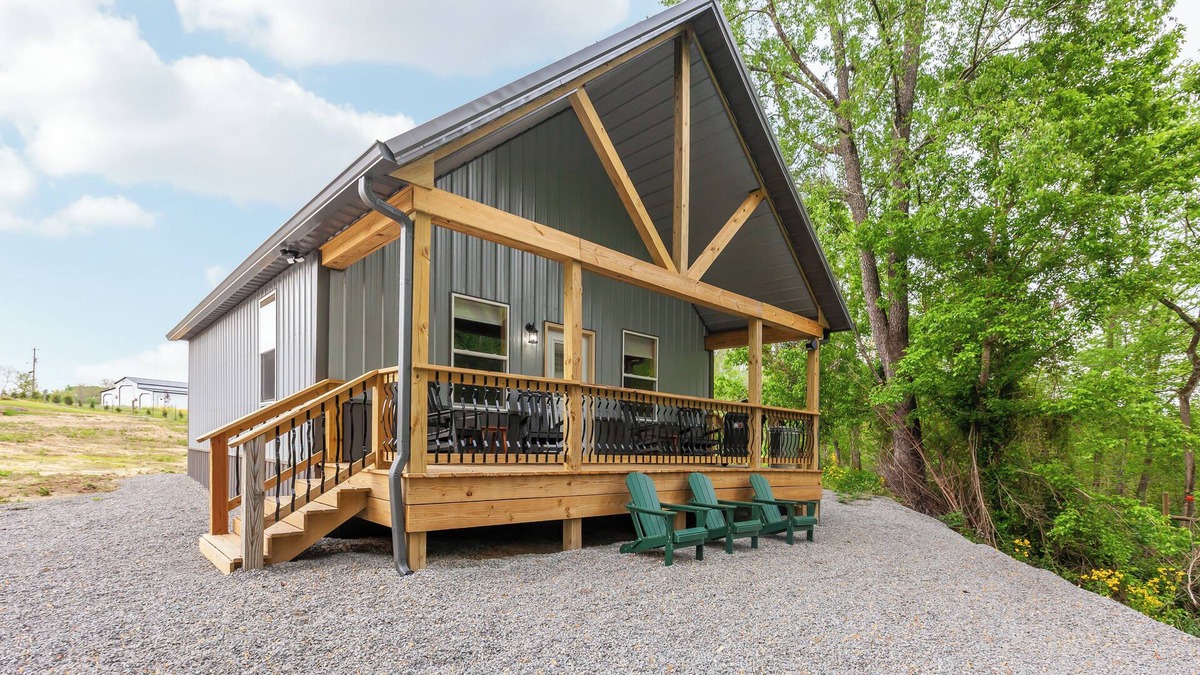 Jamestown Cabin | Riverfront Cabin~Firepit~Private Boat Ramp w/river access~Dog-Friendly!