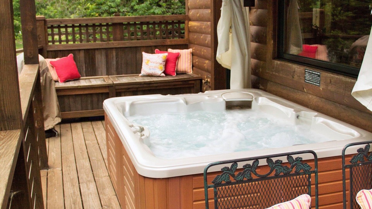 Alexander Cabin | RIVERFRONT Cabin with HOT TUB Close to Asheville. CONTACT HOST before booking.