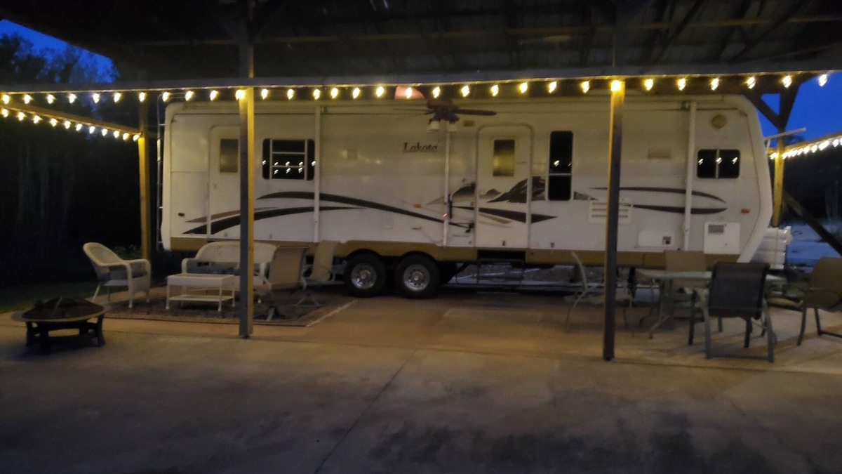 Prairie Grove House | Riverfront Camper