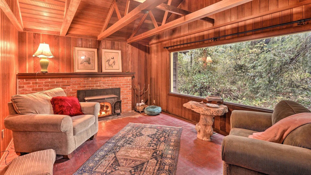 Carlotta Cabin | Riverfront Carlotta Cabin Near Great Hiking Trails