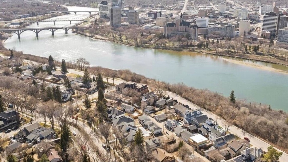 Saskatoon Downtown House | Riverfront City View Home, on Iconic Street, walking distance of all amenities
