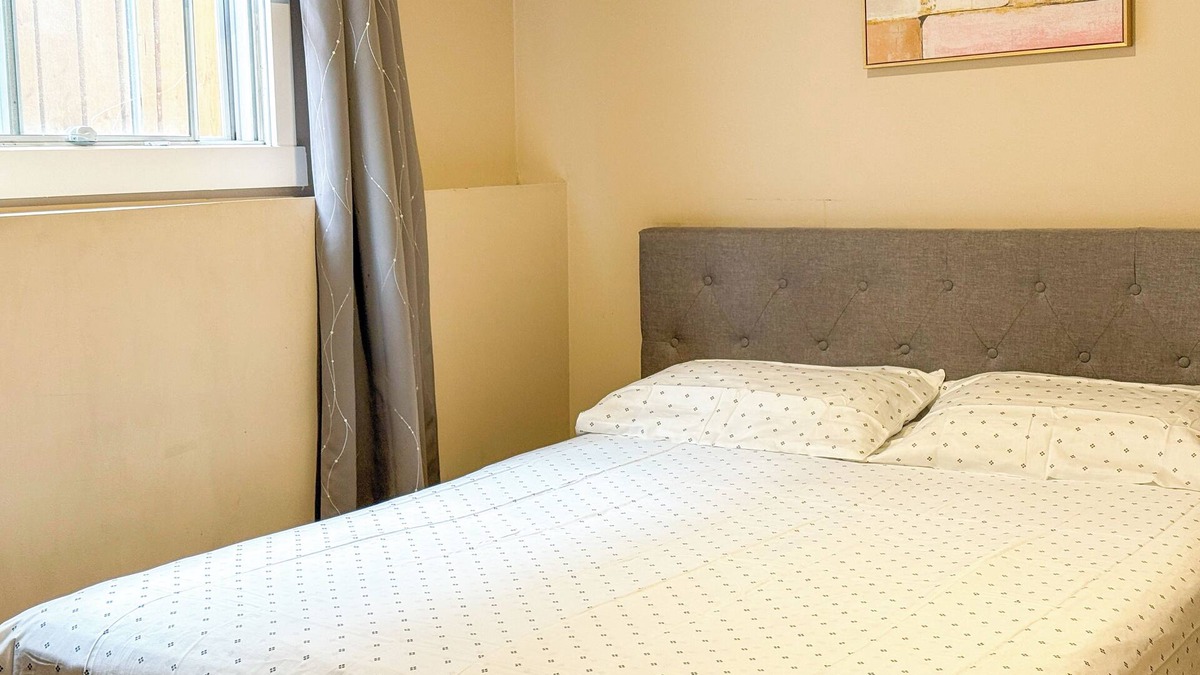Sunnyside House | Riverfront Comfort: Basement Room for Rent