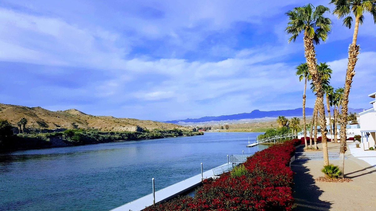 Bullhead City House | Riverfront Condo With Resort Like Amenities