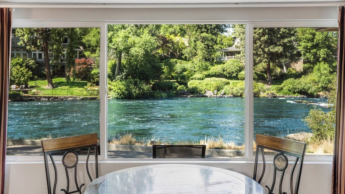 Orchard District Cottage | Riverfront Cottage along the Deschutes River with Pool and Hot Tub Access!