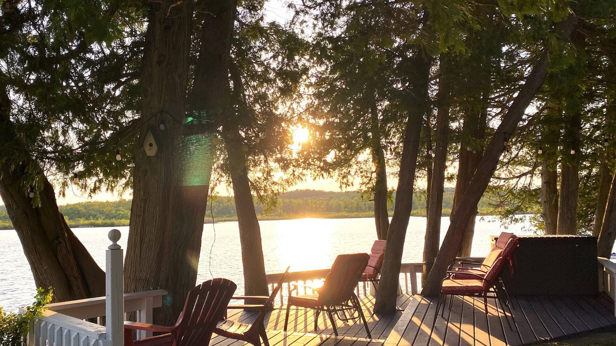 Hastings Cottage | Riverfront cottage getaway